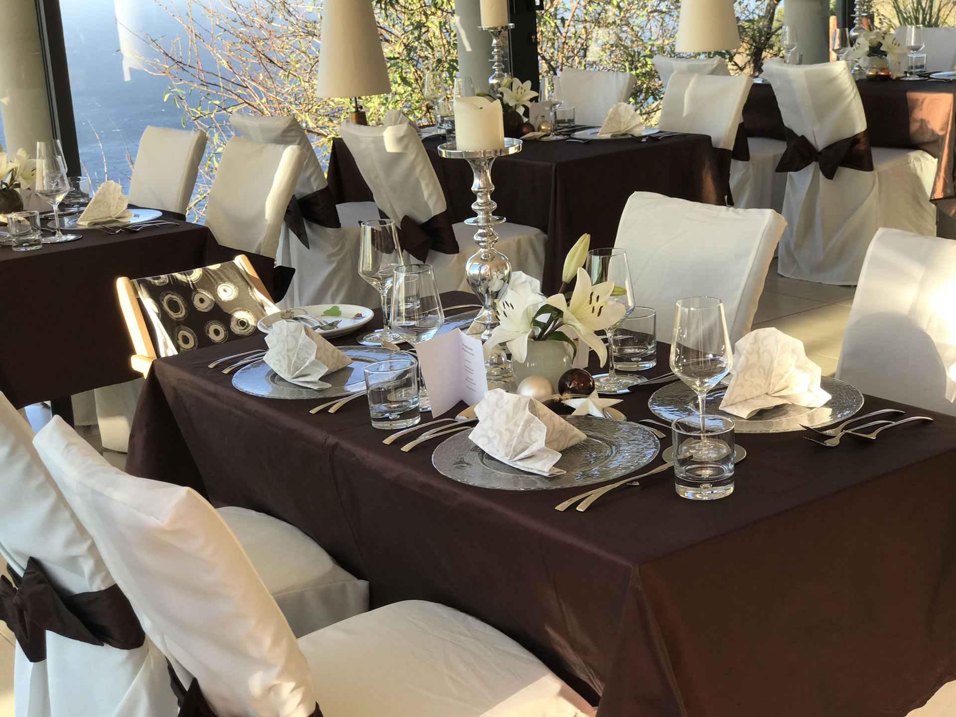 Jardin de la Paz private events with table and view